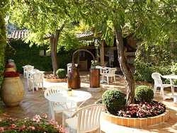 Imagen de los exteriores del Hotel Horizon, CABRIS. Foto 3