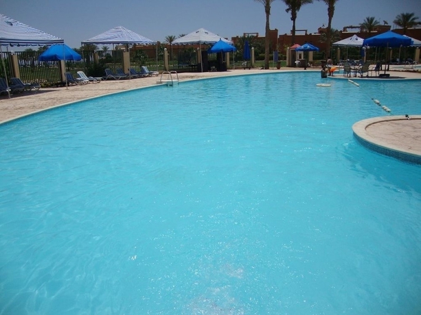 Imagen de la piscina del Hotel Horizon El Wadi. Foto 16