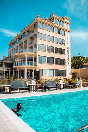 Imagen de la piscina del Hotel Horizon Entebbe. Foto 17