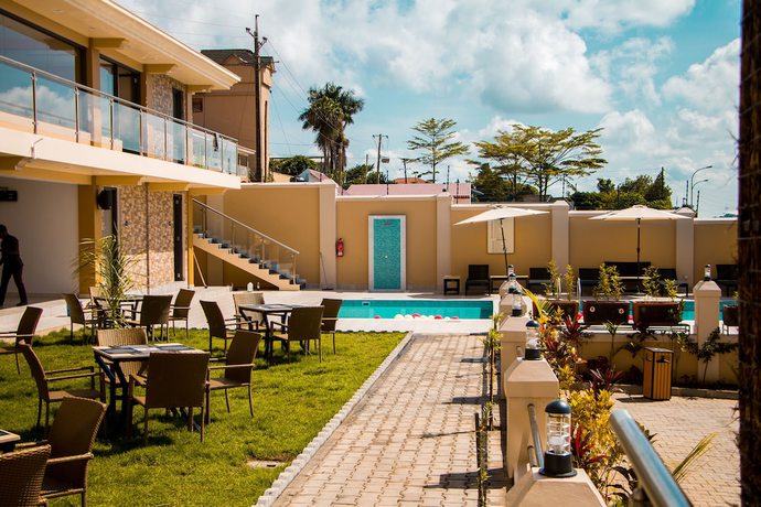 Imagen de la piscina del Hotel Horizon Entebbe. Foto 18