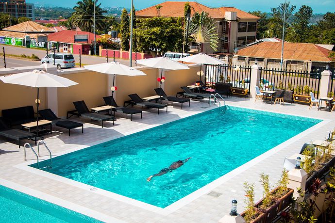 Imagen de la piscina del Hotel Horizon Entebbe. Foto 19