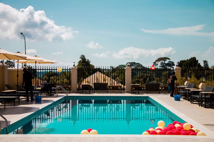 Imagen de la piscina del Hotel Horizon Entebbe. Foto 20