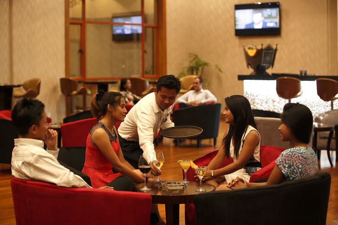 Imagen del bar/restaurante del Hotel Horizon Lake View Resort. Foto 5