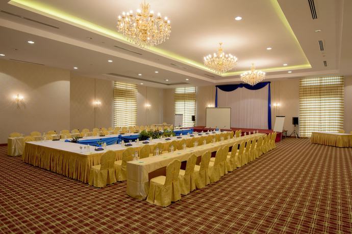 Imagen de los interiores del Hotel Horizon Lake View Resort. Foto 15