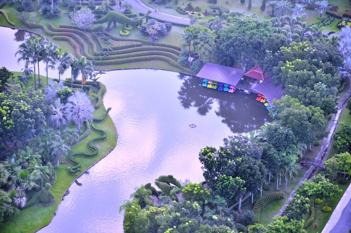 Imagen de los exteriores del Hotel Horizon Village and Resort Chiangmai. Foto 12