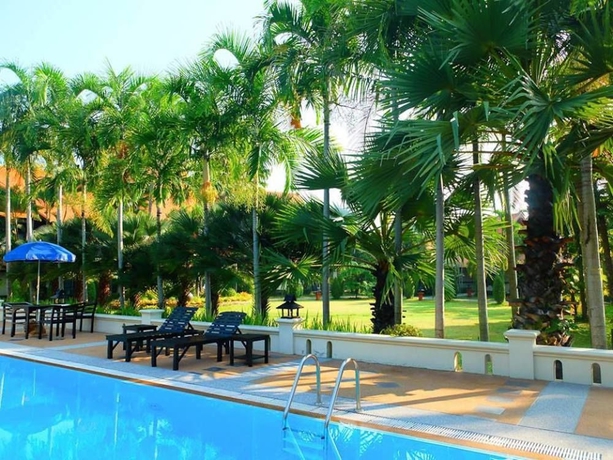 Imagen de la piscina del Hotel Horizon Village and Resort Chiangmai. Foto 14