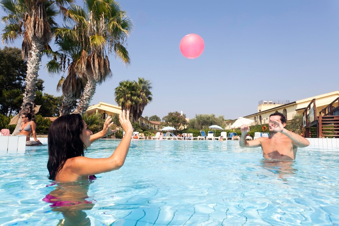 Imagen de la piscina del Hotel Horse Country Resort Congress and Spa. Foto 10