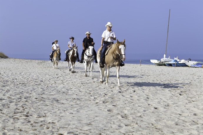 Imagen de los exteriores del Hotel Horse Country Resort Congress and Spa. Foto 7