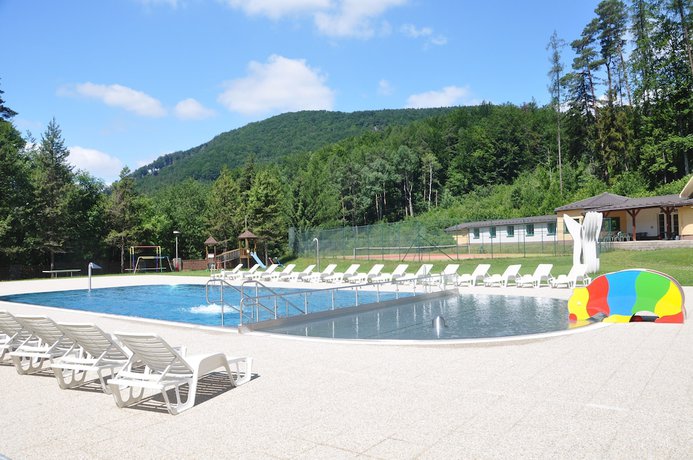 Imagen de la piscina del Hotel Horsk&yacute; hotel Remata. Foto 20