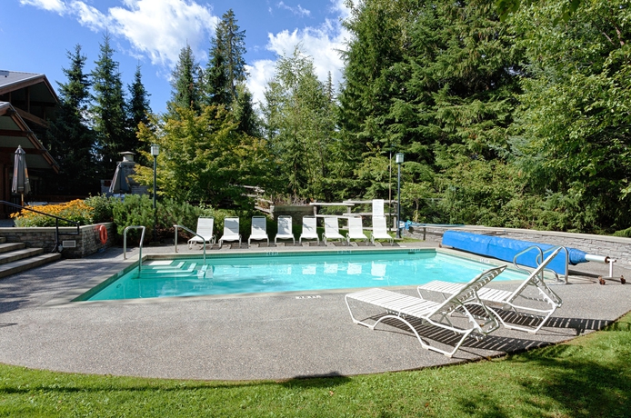 Imagen de la piscina del Hotel Horstman House By Whistler Premier. Foto 15