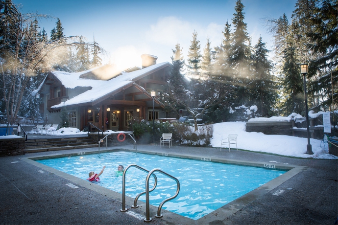 Imagen de la piscina del Hotel Horstman House By Whistler Premier. Foto 16