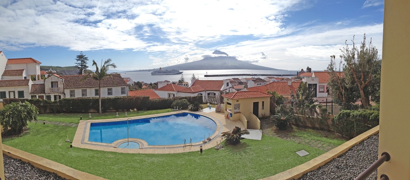 Imagen de la piscina del Hotel Horta. Foto 13