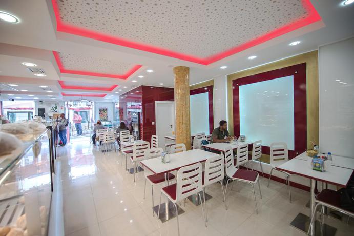 Imagen del bar/restaurante del Hotel Horta Garden. Foto 2