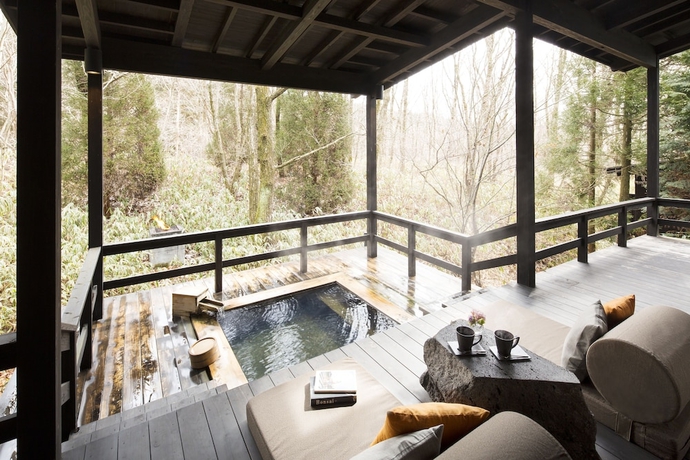 Imagen de la piscina del Hotel Hoshino Resorts Kai Aso. Foto 17