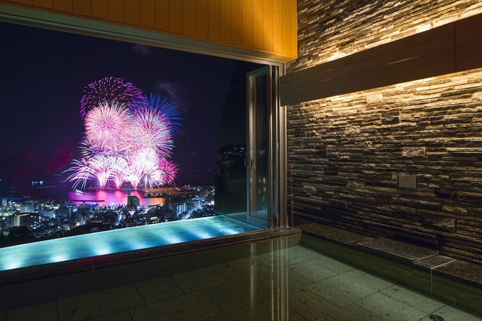 Imagen de la piscina del Hotel Hoshino Resorts Risonare Atami. Foto 17