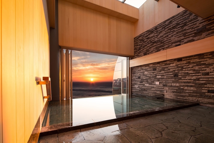 Imagen de la piscina del Hotel Hoshino Resorts Risonare Atami. Foto 18