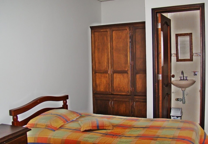 Imagen de la habitación del Hotel Hospedaje Casa Real. Foto 15