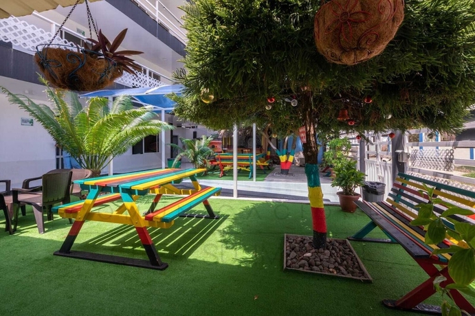 Imagen de los exteriores del Hotel Hospedaje JLV San Andres Islas. Foto 8