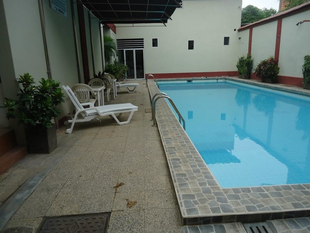 Imagen de la piscina del Hotel Hospedaje Komby. Foto 12