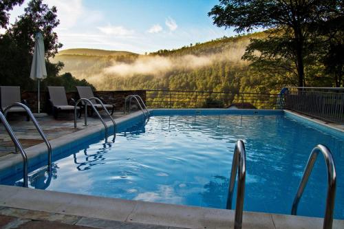 Imagen de la piscina del Hotel Hospederia Hurdes Reales. Foto 20
