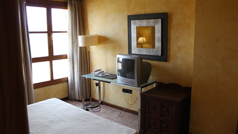 Imagen de la habitación del Hotel Hospederia Palacio Papa Luna. Foto 2