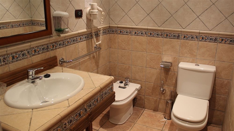 Imagen de la habitación del Hotel Hospederia Palacio Papa Luna. Foto 3