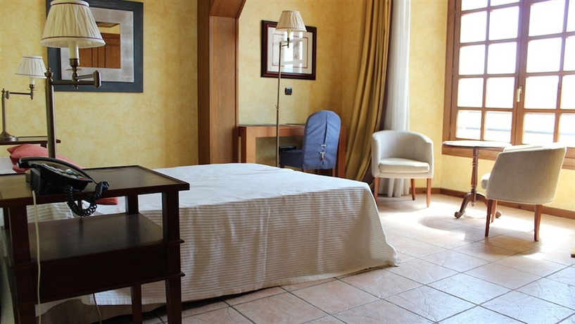Imagen de la habitación del Hotel Hospederia Palacio Papa Luna. Foto 4