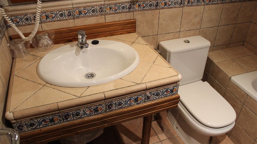 Imagen de la habitación del Hotel Hospederia Palacio Papa Luna. Foto 6