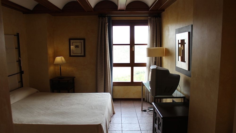 Imagen de la habitación del Hotel Hospederia Palacio Papa Luna. Foto 10