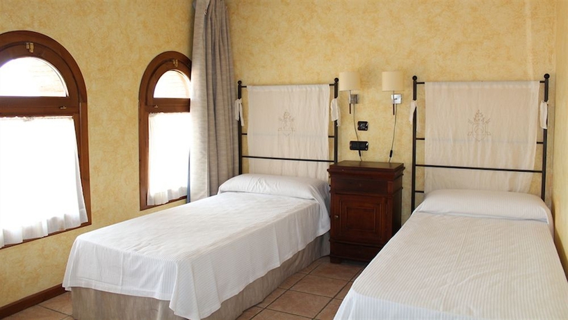 Imagen de la habitación del Hotel Hospederia Palacio Papa Luna. Foto 11