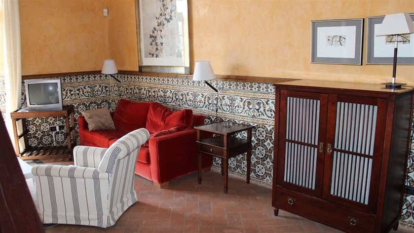 Imagen de los interiores del Hotel Hospederia Palacio Papa Luna. Foto 15