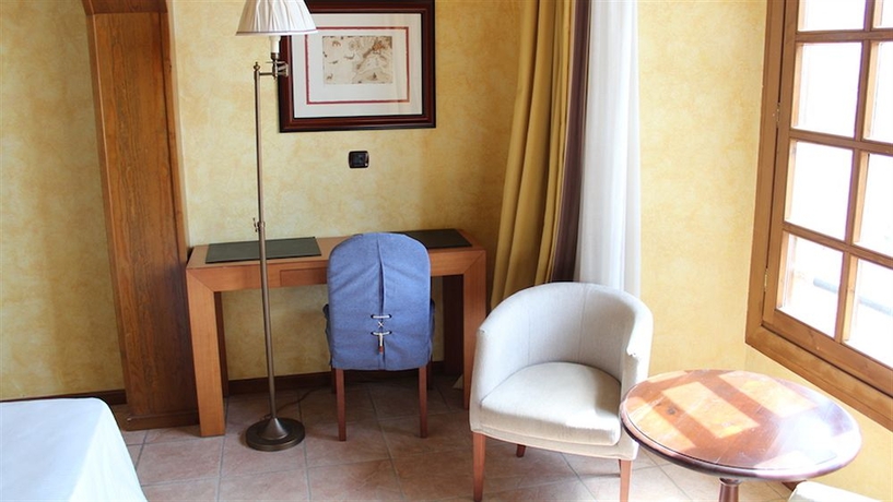 Imagen de los interiores del Hotel Hospederia Palacio Papa Luna. Foto 16