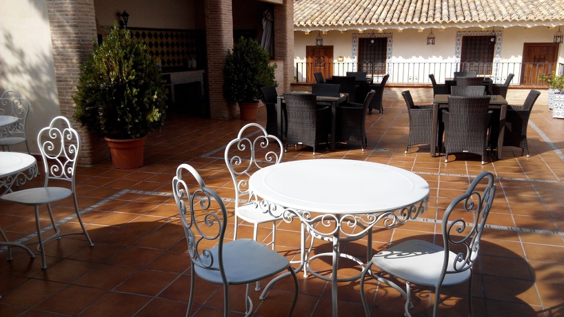 Imagen de los exteriores del Hotel Hospedería Casa De La Campana. Foto 15