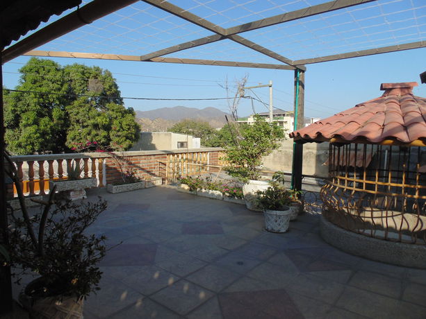 Imagen de los exteriores del Hotel Hospeder&iacute;a Casa Familiar. Foto 11