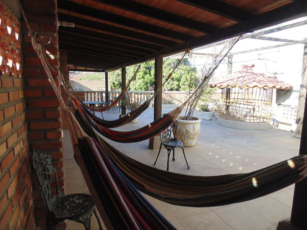 Imagen de los exteriores del Hotel Hospeder&iacute;a Casa Familiar. Foto 13