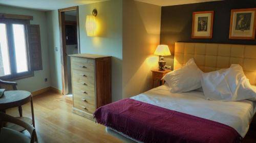 Imagen de la habitación del Hotel Hospeder&iacute;a De Cuenca. Foto 16