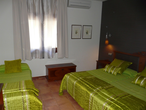 Imagen de la habitación del Hotel Hospeder&iacute;a De Loarre. Foto 7
