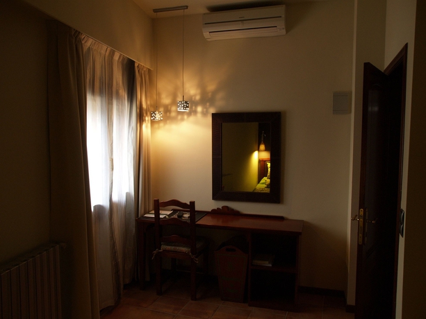 Imagen de la habitación del Hotel Hospeder&iacute;a De Loarre. Foto 8