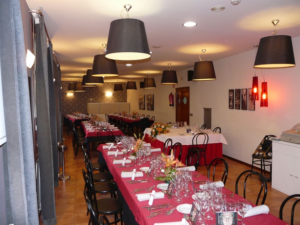 Imagen del bar/restaurante del Hotel Hospeder&iacute;a De Loarre. Foto 3