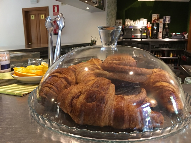 Imagen del bar/restaurante del Hotel Hospedería De Sádaba. Foto 8