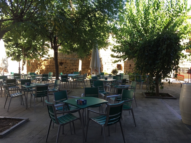 Imagen de los exteriores del Hotel Hospedería De Sádaba. Foto 15