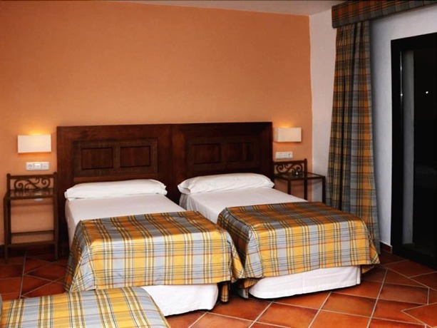 Imagen de la habitación del Hotel Hospedería Doña Lola Zahara. Foto 2