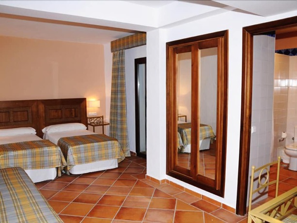 Imagen de la habitación del Hotel Hospedería Doña Lola Zahara. Foto 3