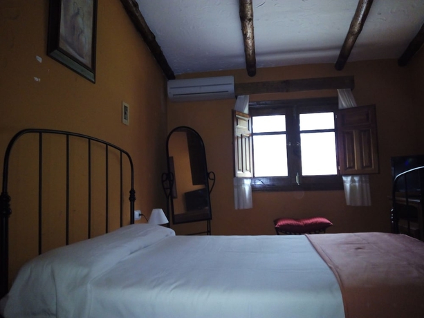 Imagen de la habitación del Hotel Hospedería Las Buitreras. Foto 10