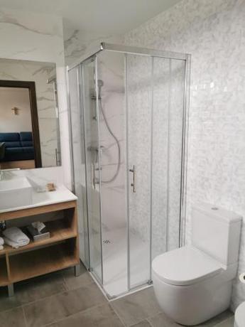 Imagen de la habitación del Hotel Hospeder&iacute;a Monasterio de La Vid. Foto 17