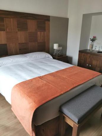 Imagen de la habitación del Hotel Hospeder&iacute;a Monasterio de La Vid. Foto 19