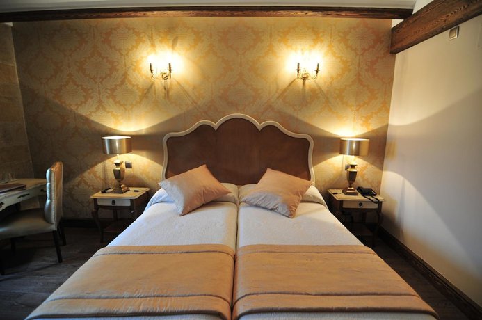 Imagen de la habitación del Hotel Hospedería Palacio de Casafuerte. Foto 5