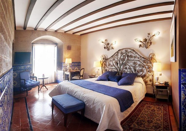 Imagen de la habitación del Hotel Hospedería Palacio de Casafuerte. Foto 10