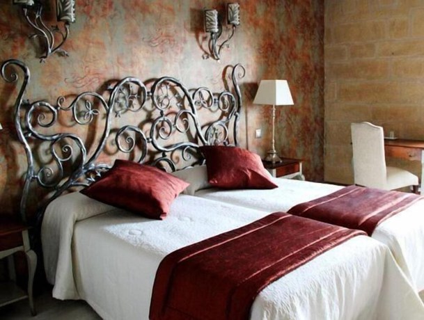 Imagen de la habitación del Hotel Hospedería Palacio de Casafuerte. Foto 15