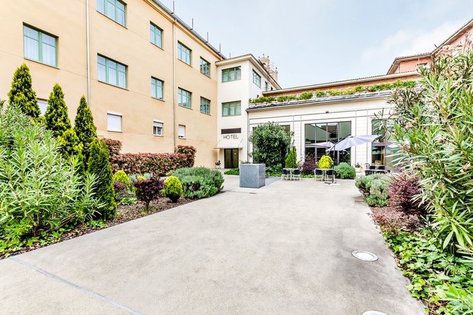 Imagen de los exteriores del Hotel Hospedería Pax. Foto 13